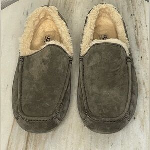 UGG slipper wool lined sz 12 “Ascot” Men’s suede gray style 5775
